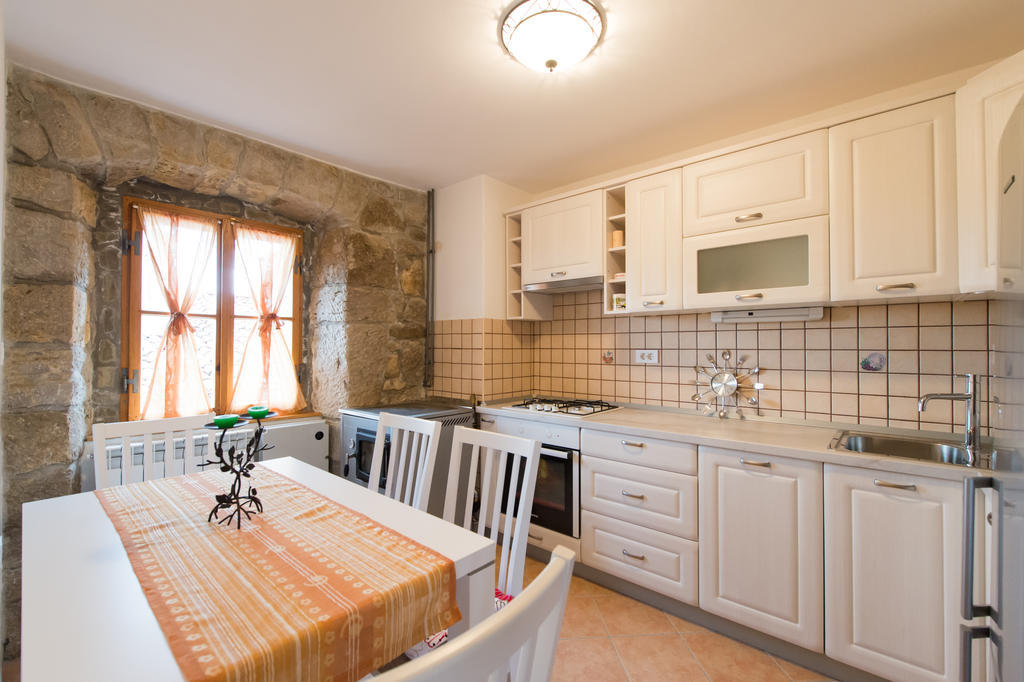 House Vera Hum Pokoj fotografie